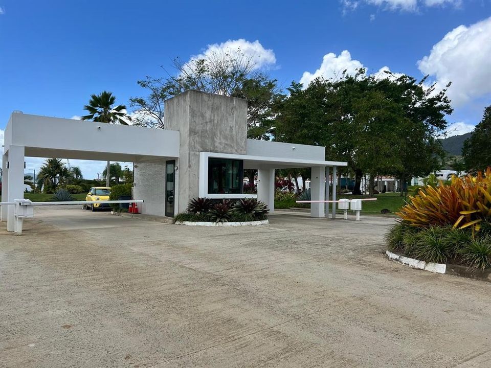 En Venta: $630,000 (4 camas, 4 baños, 2800 Pies cuadrados)
