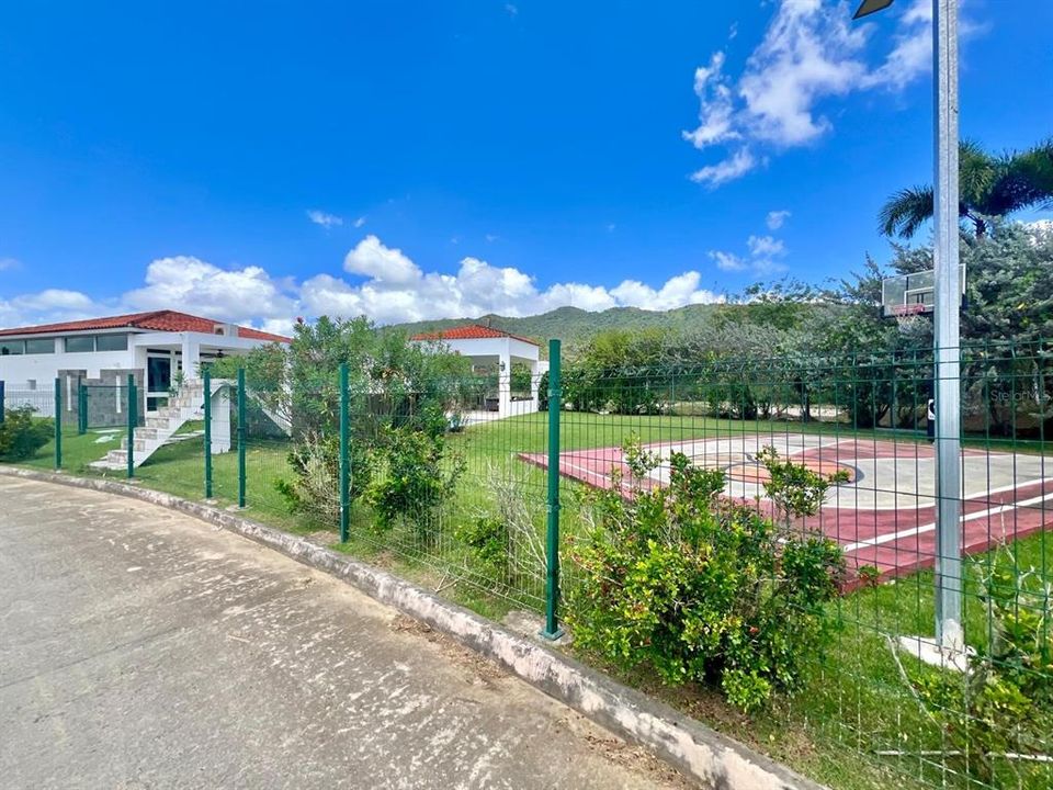 En Venta: $630,000 (4 camas, 4 baños, 2800 Pies cuadrados)