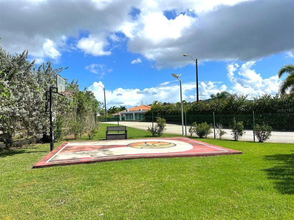 En Venta: $630,000 (4 camas, 4 baños, 2800 Pies cuadrados)