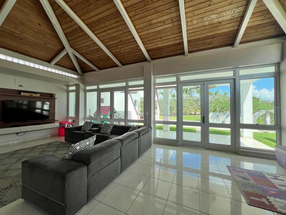 En Venta: $630,000 (4 camas, 4 baños, 2800 Pies cuadrados)