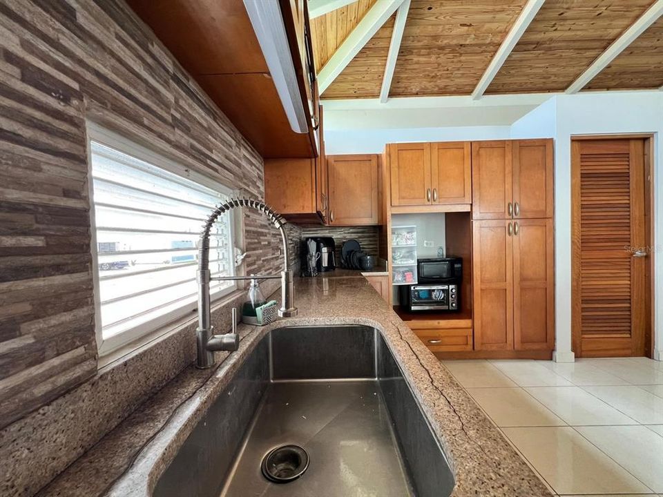 En Venta: $630,000 (4 camas, 4 baños, 2800 Pies cuadrados)