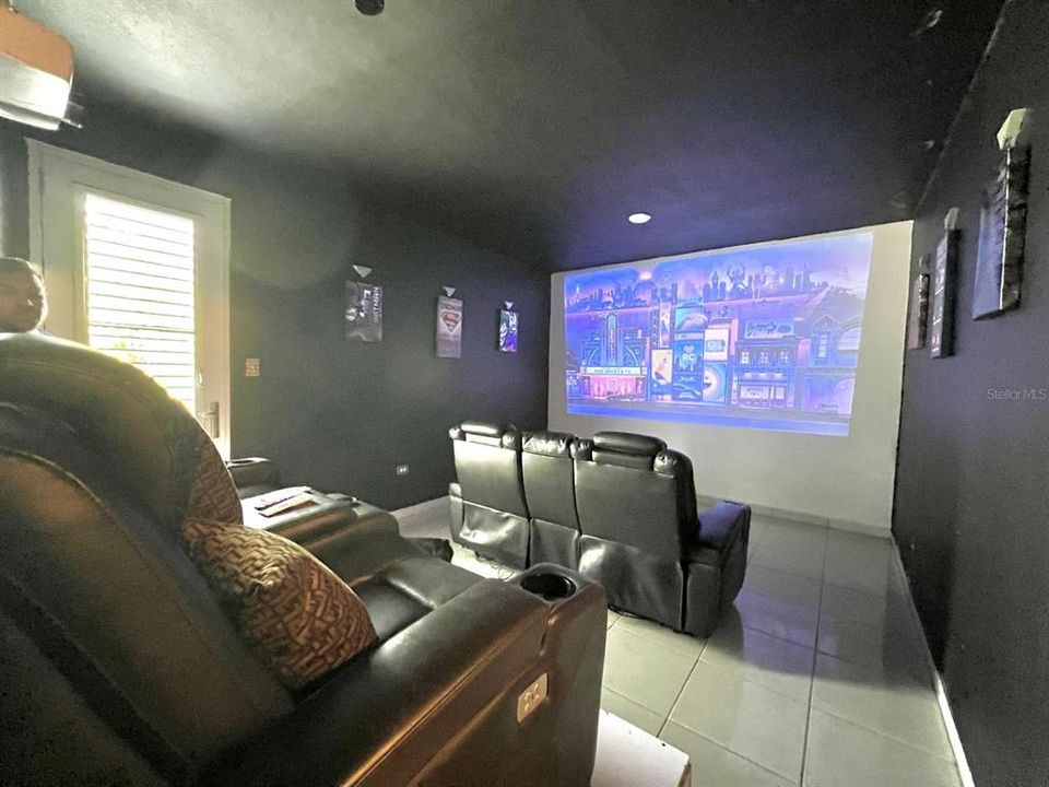 En Venta: $630,000 (4 camas, 4 baños, 2800 Pies cuadrados)