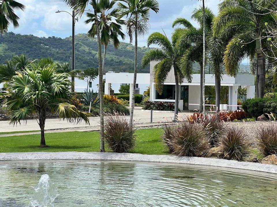 En Venta: $630,000 (4 camas, 4 baños, 2800 Pies cuadrados)