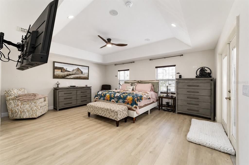 For Sale: $699,900 (3 beds, 2 baths, 2272 Square Feet)