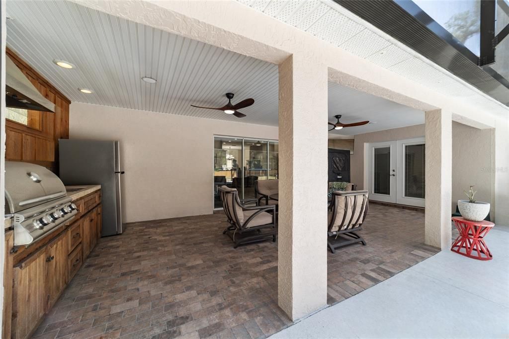 For Sale: $699,900 (3 beds, 2 baths, 2272 Square Feet)