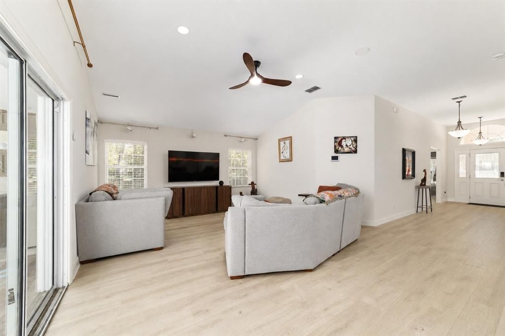 For Sale: $699,900 (3 beds, 2 baths, 2272 Square Feet)