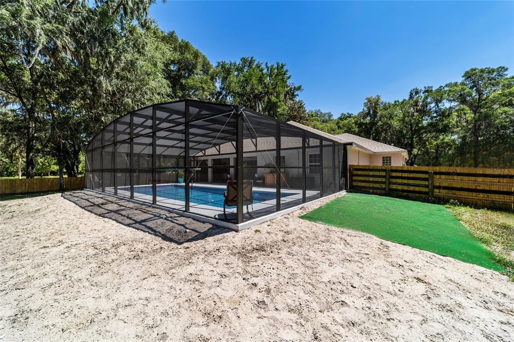 For Sale: $699,900 (3 beds, 2 baths, 2272 Square Feet)