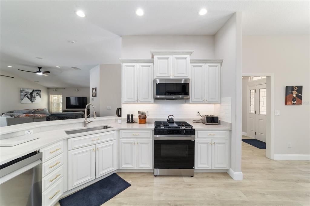 For Sale: $699,900 (3 beds, 2 baths, 2272 Square Feet)