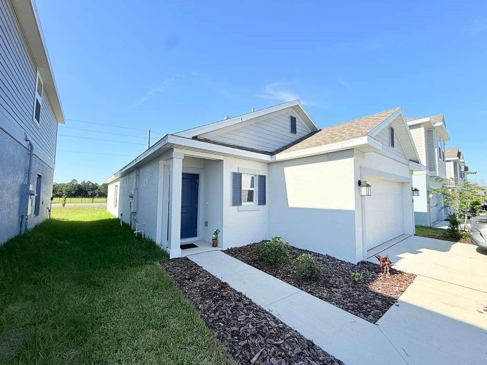 For Rent: $2,400 (3 beds, 2 baths, 1432 Square Feet)