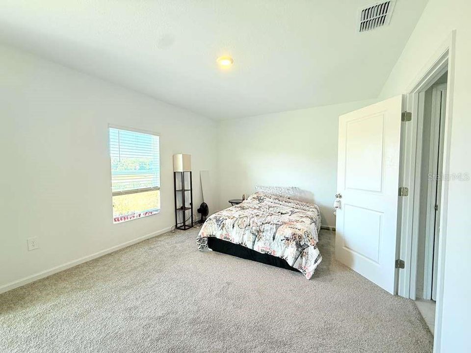For Rent: $2,400 (3 beds, 2 baths, 1432 Square Feet)