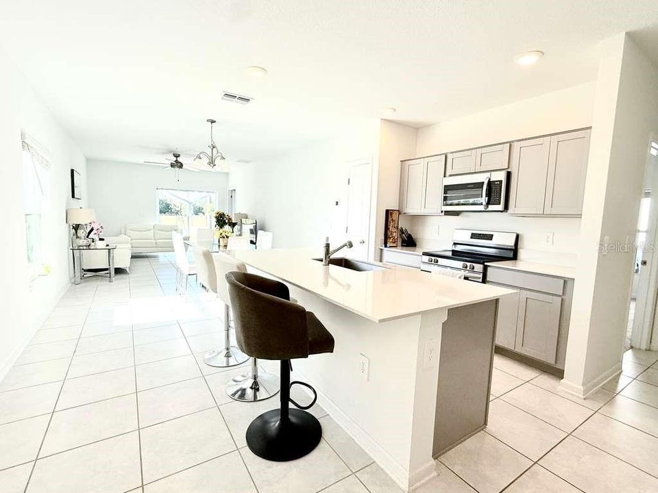 For Rent: $2,400 (3 beds, 2 baths, 1432 Square Feet)