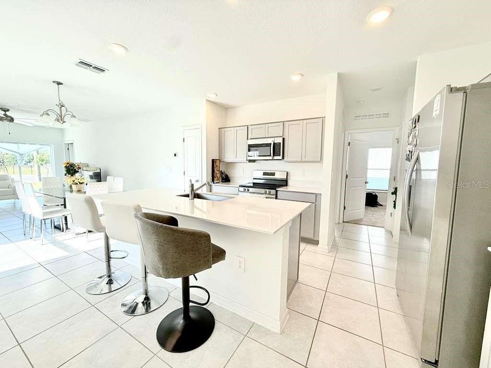For Rent: $2,400 (3 beds, 2 baths, 1432 Square Feet)
