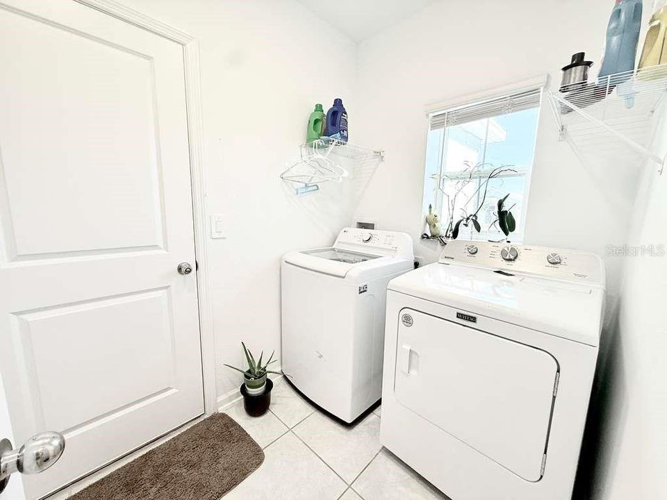 For Rent: $2,400 (3 beds, 2 baths, 1432 Square Feet)