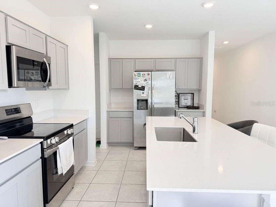 For Rent: $2,400 (3 beds, 2 baths, 1432 Square Feet)