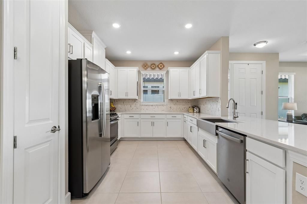 For Rent: $3,000 (3 beds, 2 baths, 1926 Square Feet)