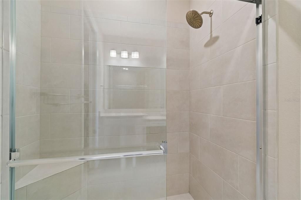 For Rent: $3,000 (3 beds, 2 baths, 1926 Square Feet)