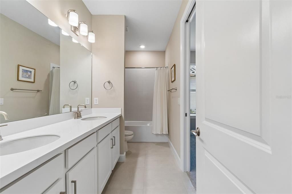 For Rent: $3,000 (3 beds, 2 baths, 1926 Square Feet)