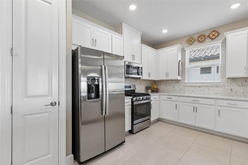For Rent: $3,000 (3 beds, 2 baths, 1926 Square Feet)