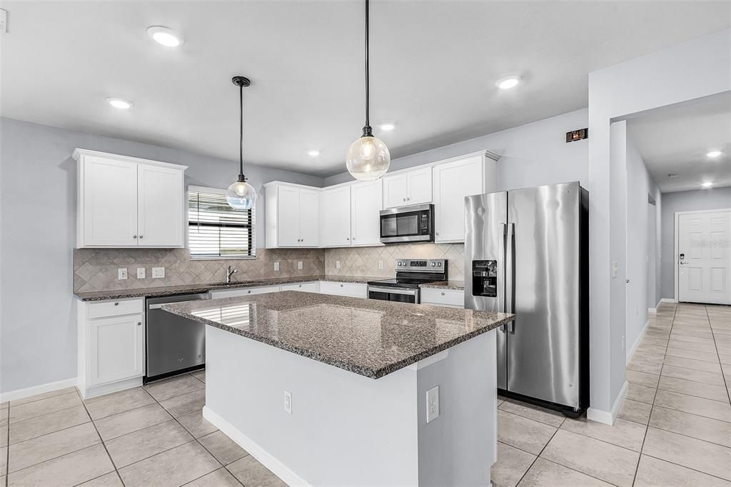 For Rent: $2,150 (4 beds, 2 baths, 1850 Square Feet)