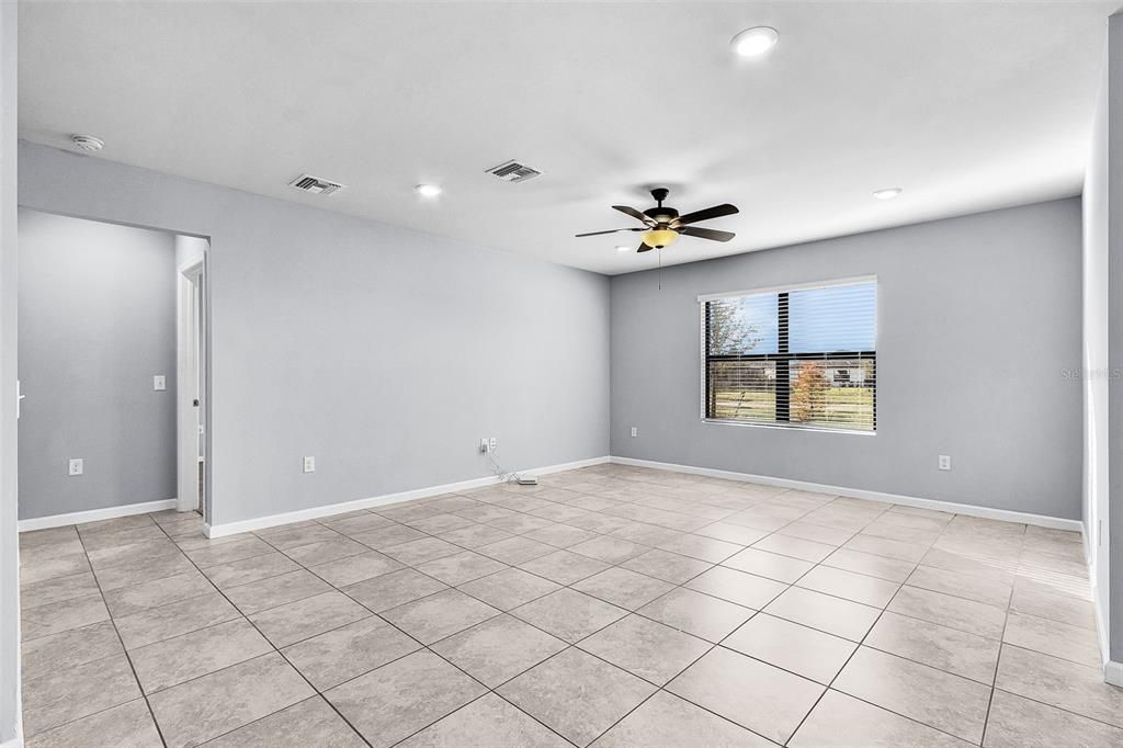 For Rent: $2,150 (4 beds, 2 baths, 1850 Square Feet)