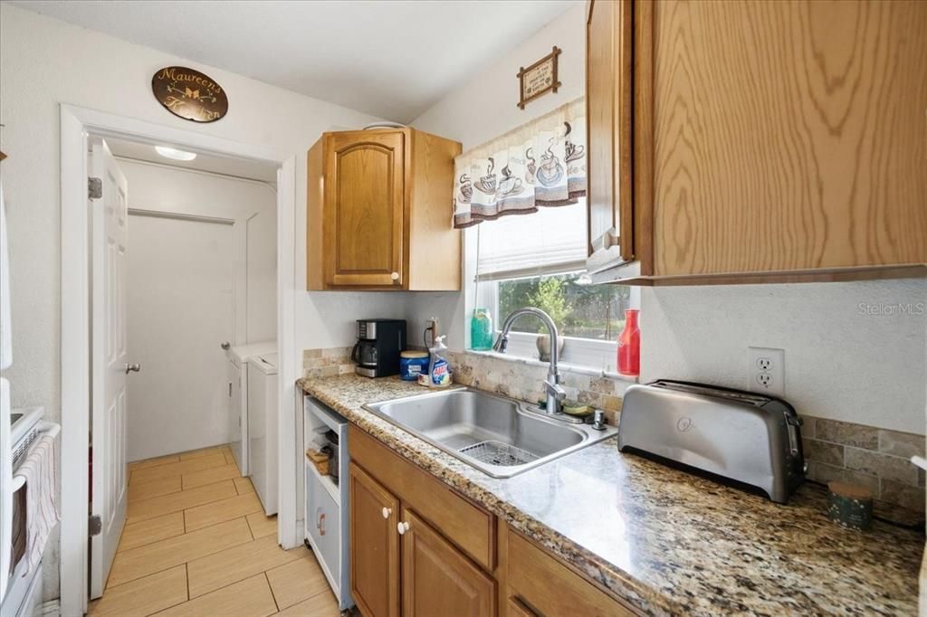 For Sale: $256,000 (2 beds, 2 baths, 943 Square Feet)