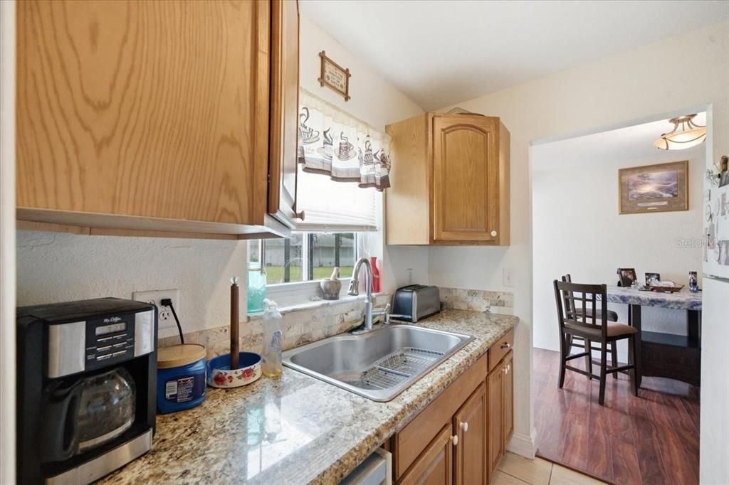 For Sale: $256,000 (2 beds, 2 baths, 943 Square Feet)