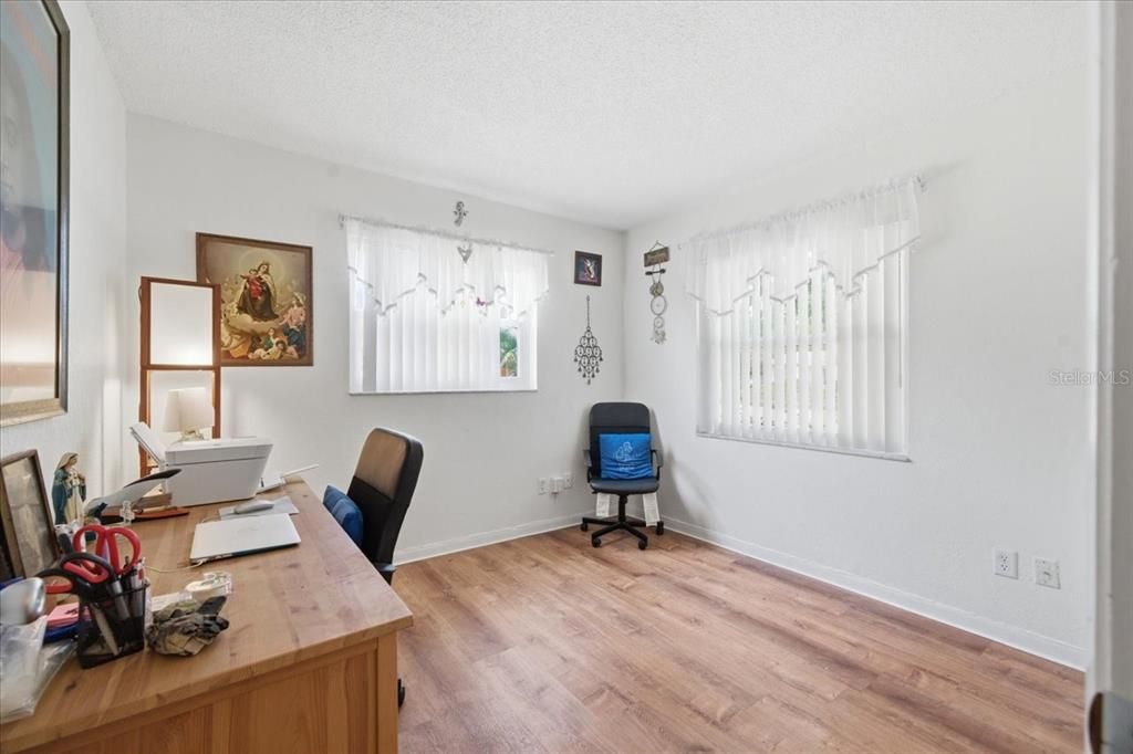 For Sale: $256,000 (2 beds, 2 baths, 943 Square Feet)