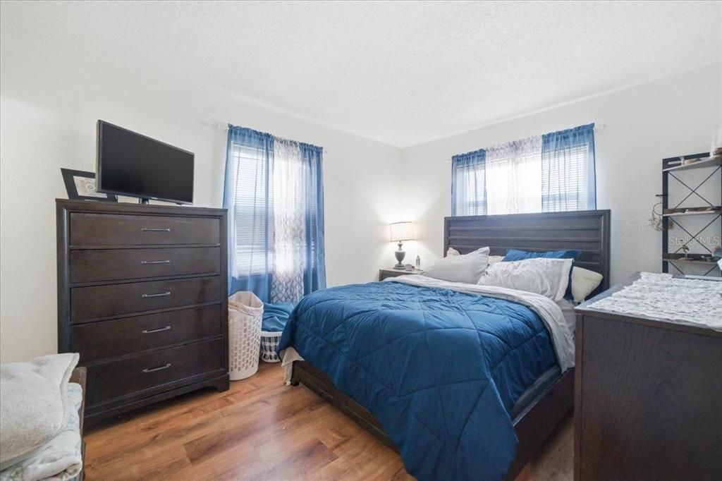 For Sale: $256,000 (2 beds, 2 baths, 943 Square Feet)