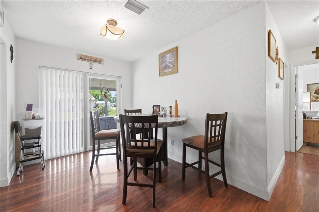 For Sale: $256,000 (2 beds, 2 baths, 943 Square Feet)