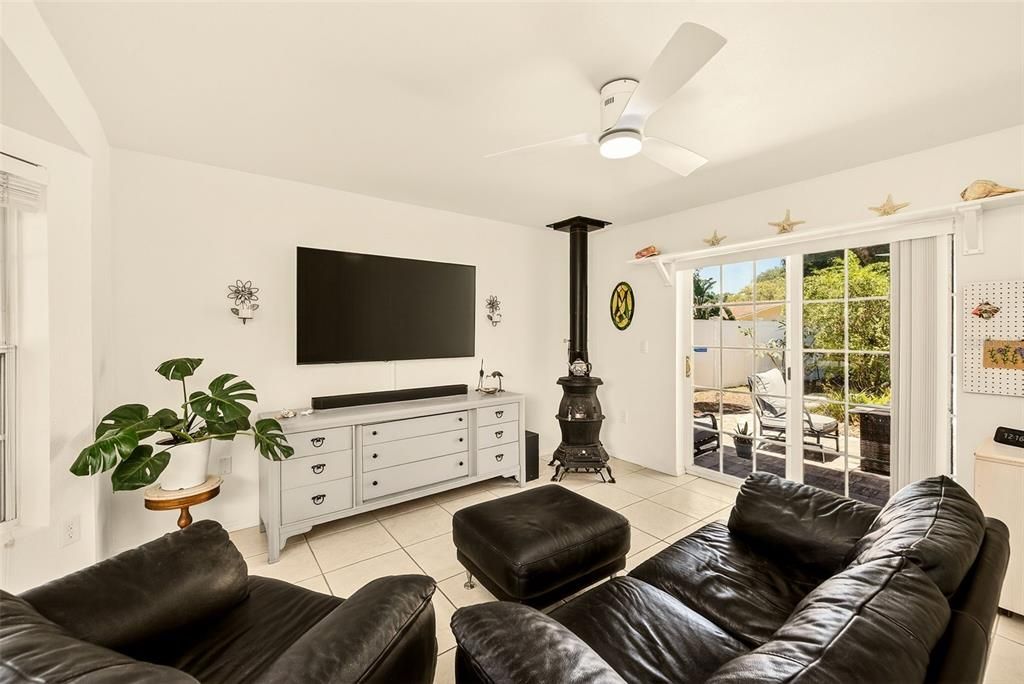 Activo con contrato: $550,000 (3 camas, 3 baños, 1665 Pies cuadrados)