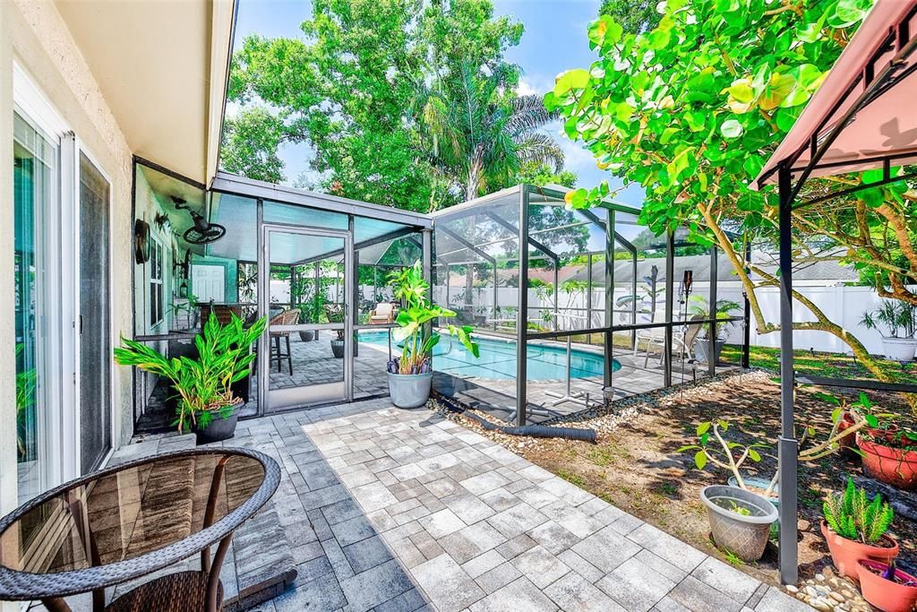 Activo con contrato: $550,000 (3 camas, 3 baños, 1665 Pies cuadrados)