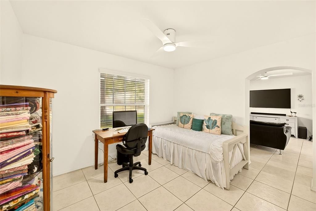 Activo con contrato: $550,000 (3 camas, 3 baños, 1665 Pies cuadrados)