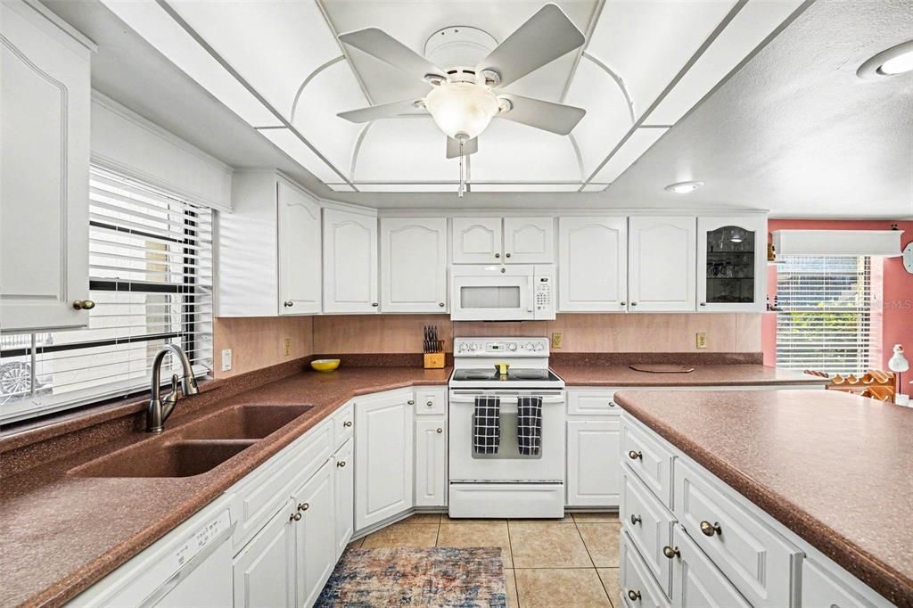 For Sale: $499,000 (3 beds, 2 baths, 1240 Square Feet)