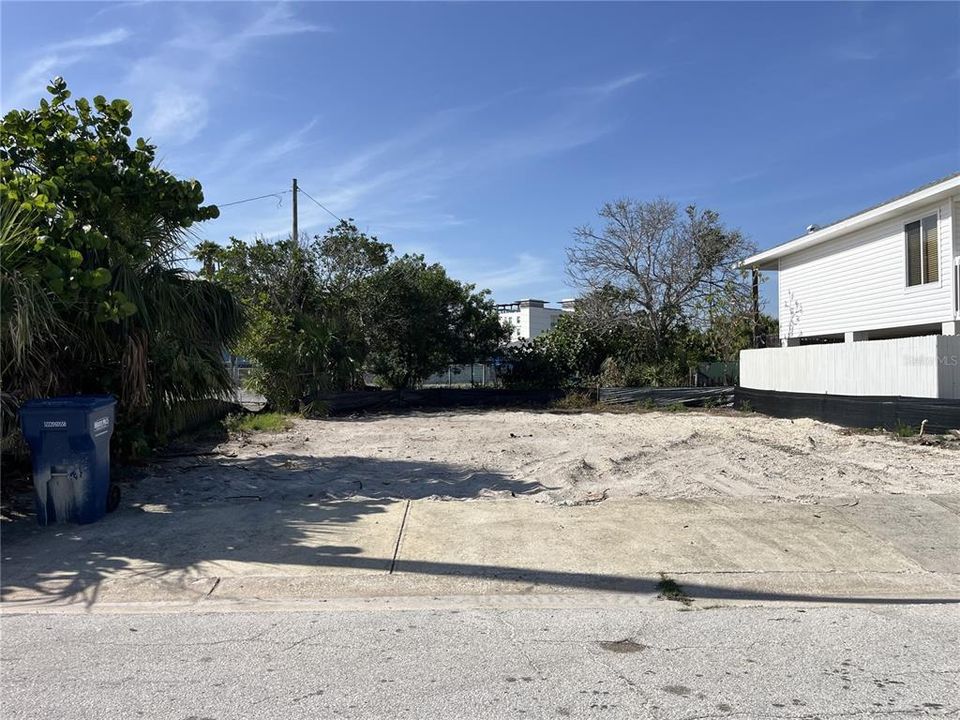 На продажу: $275,000 (0.07 acres)