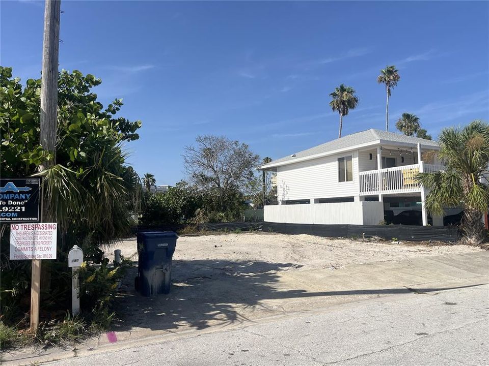 На продажу: $275,000 (0.07 acres)