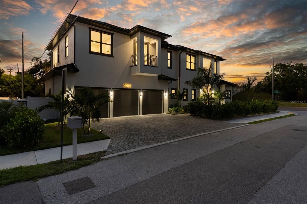 For Sale: $2,790,000 (5 beds, 5 baths, 5096 Square Feet)