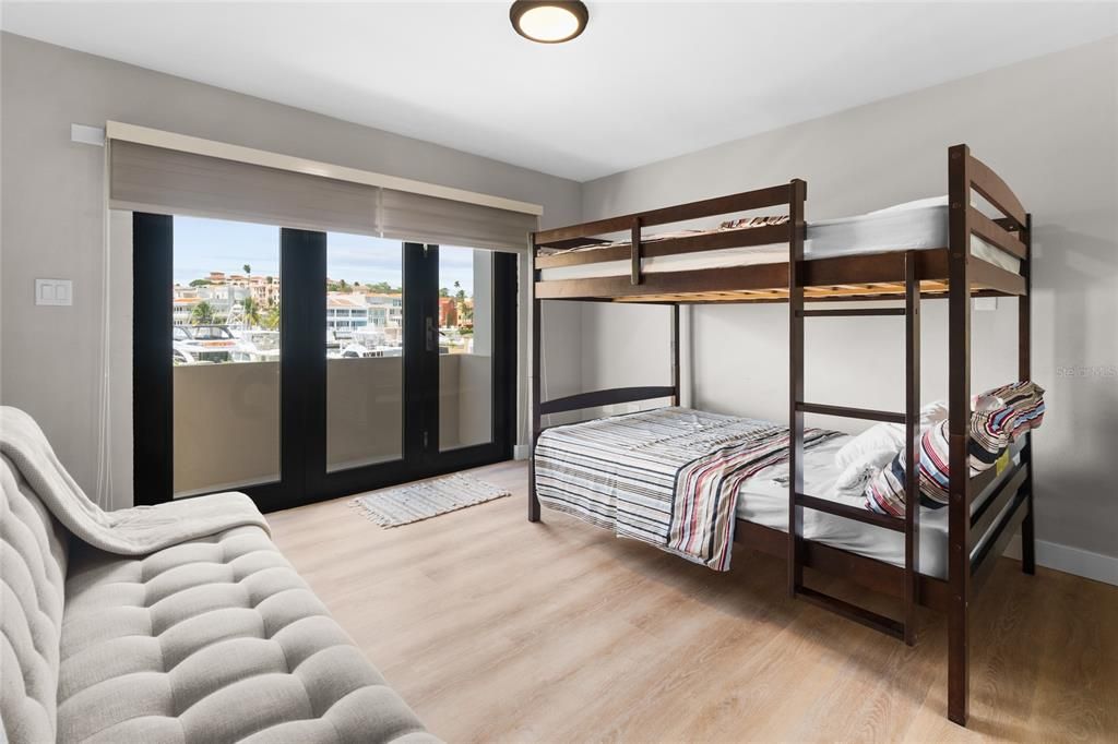 En Venta: $1,345,000 (3 camas, 3 baños, 1691 Pies cuadrados)