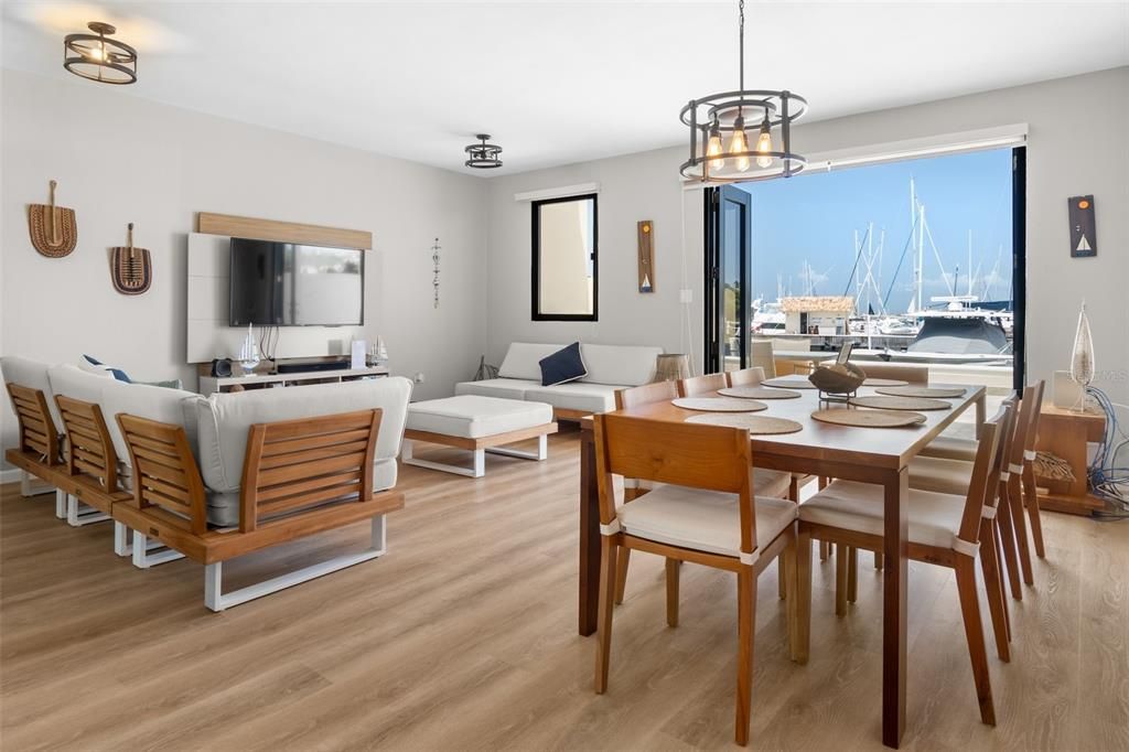 En Venta: $1,345,000 (3 camas, 3 baños, 1691 Pies cuadrados)