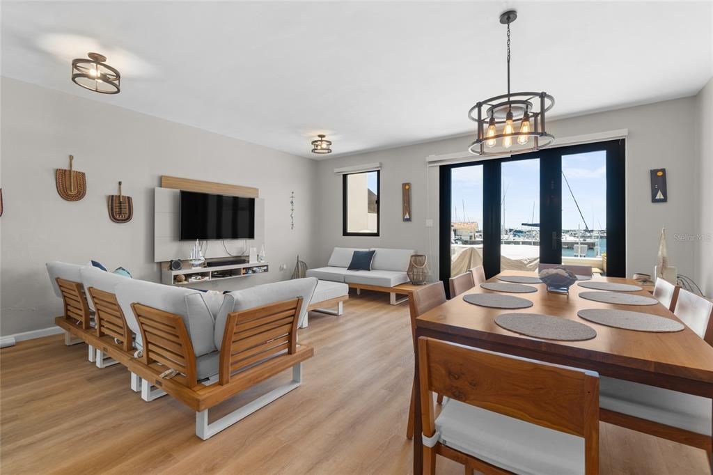 En Venta: $1,345,000 (3 camas, 3 baños, 1691 Pies cuadrados)