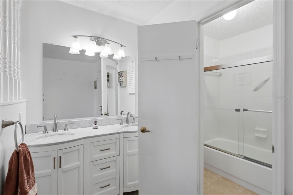 Activo con contrato: $199,999 (3 camas, 2 baños, 1564 Pies cuadrados)