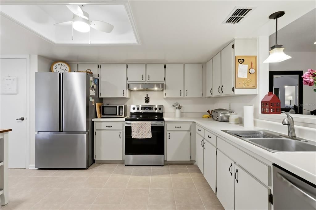 Activo con contrato: $199,999 (3 camas, 2 baños, 1564 Pies cuadrados)