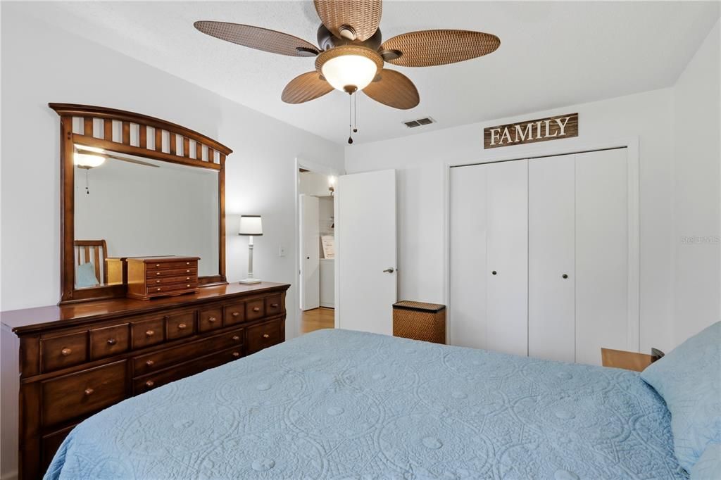 Activo con contrato: $199,999 (3 camas, 2 baños, 1564 Pies cuadrados)