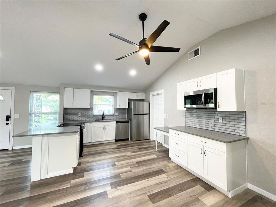 В аренду: $1,950 (3 спален, 2 ванн, 1306 Квадратных фут)