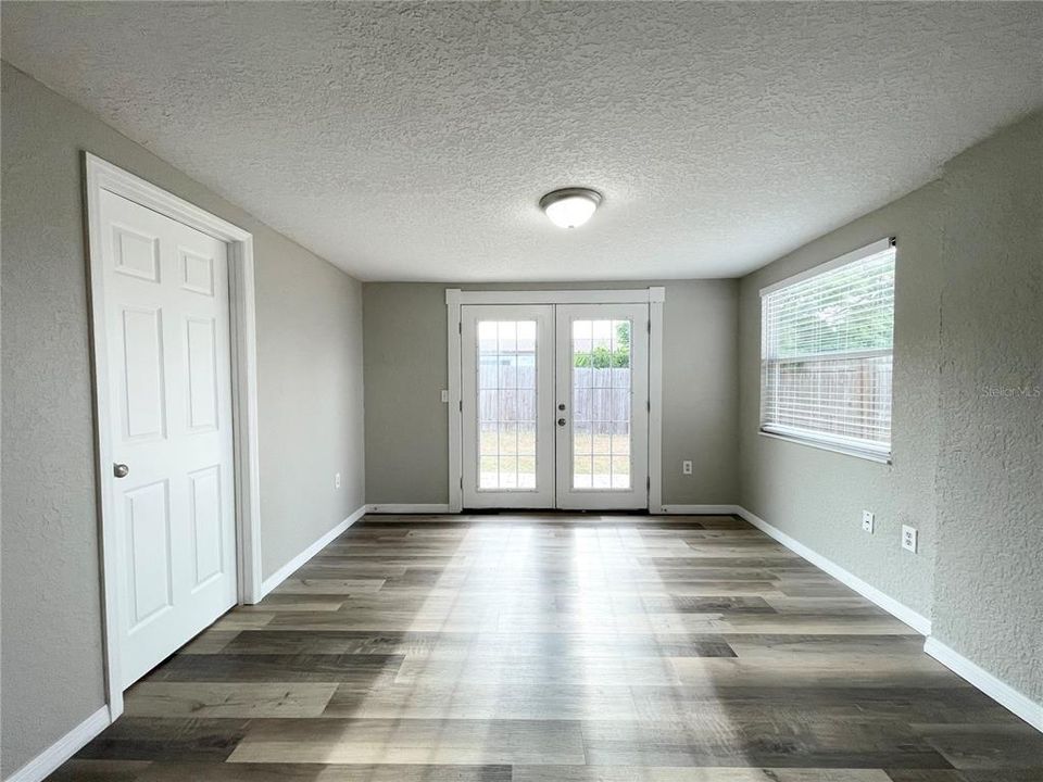 В аренду: $1,950 (3 спален, 2 ванн, 1306 Квадратных фут)