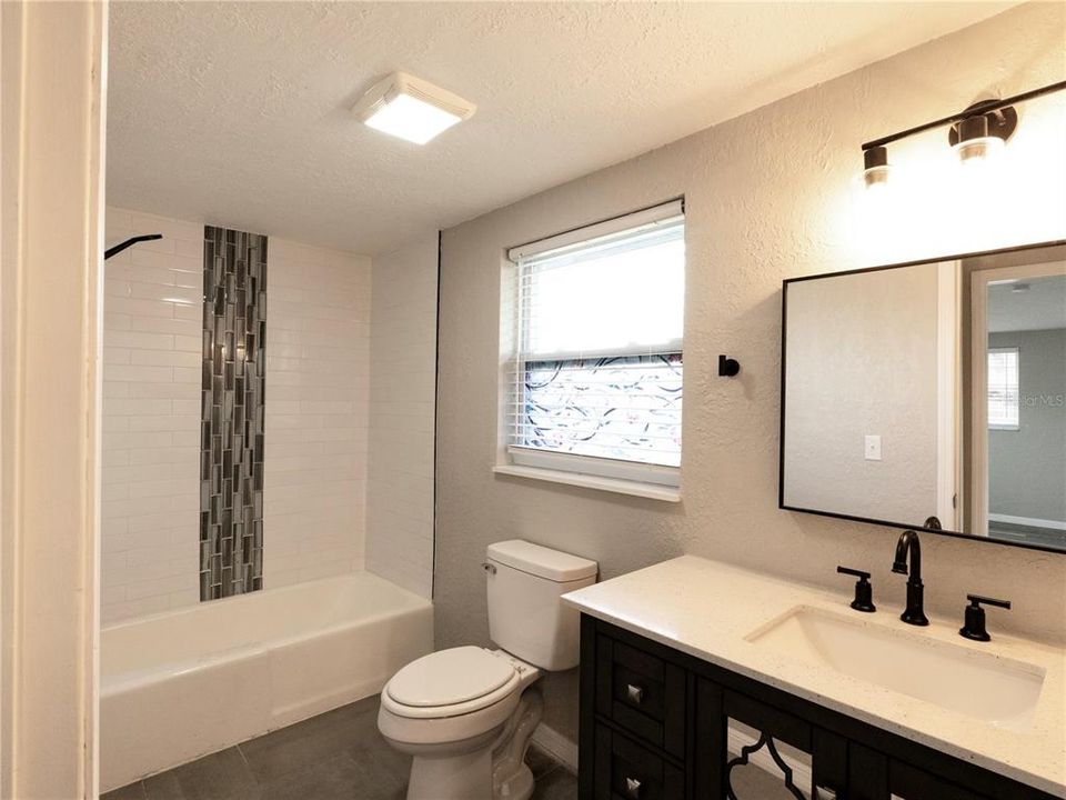 В аренду: $1,950 (3 спален, 2 ванн, 1306 Квадратных фут)