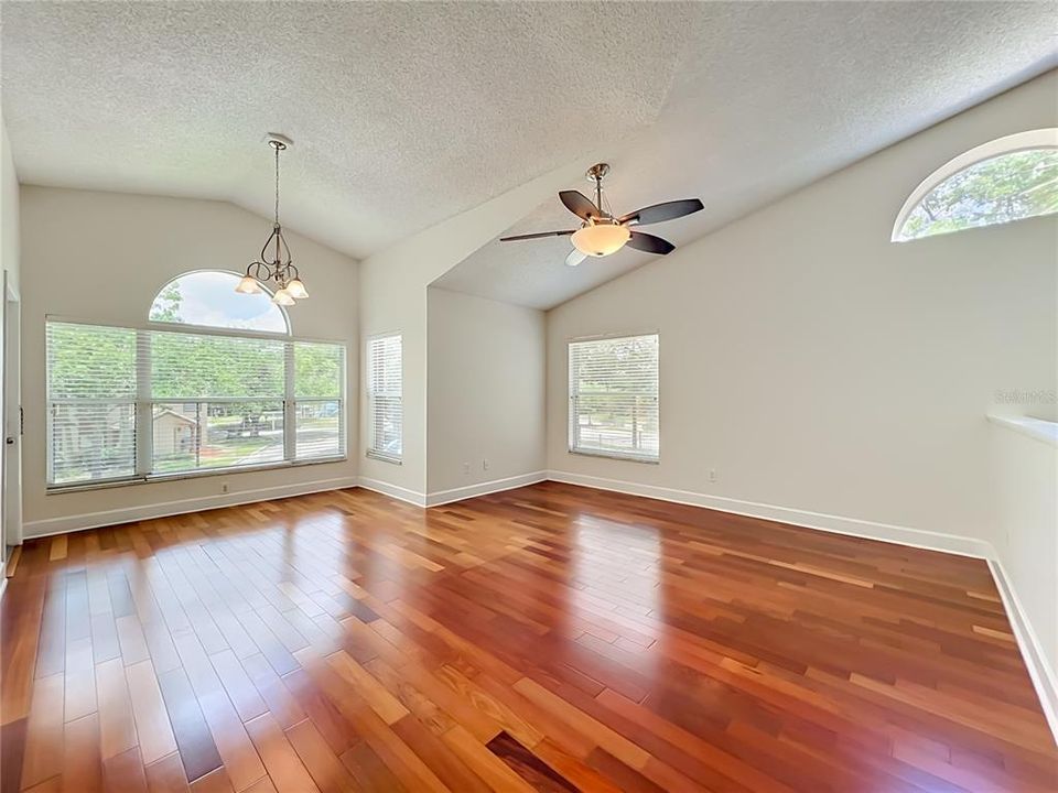 En Venta: $172,000 (1 camas, 1 baños, 851 Pies cuadrados)