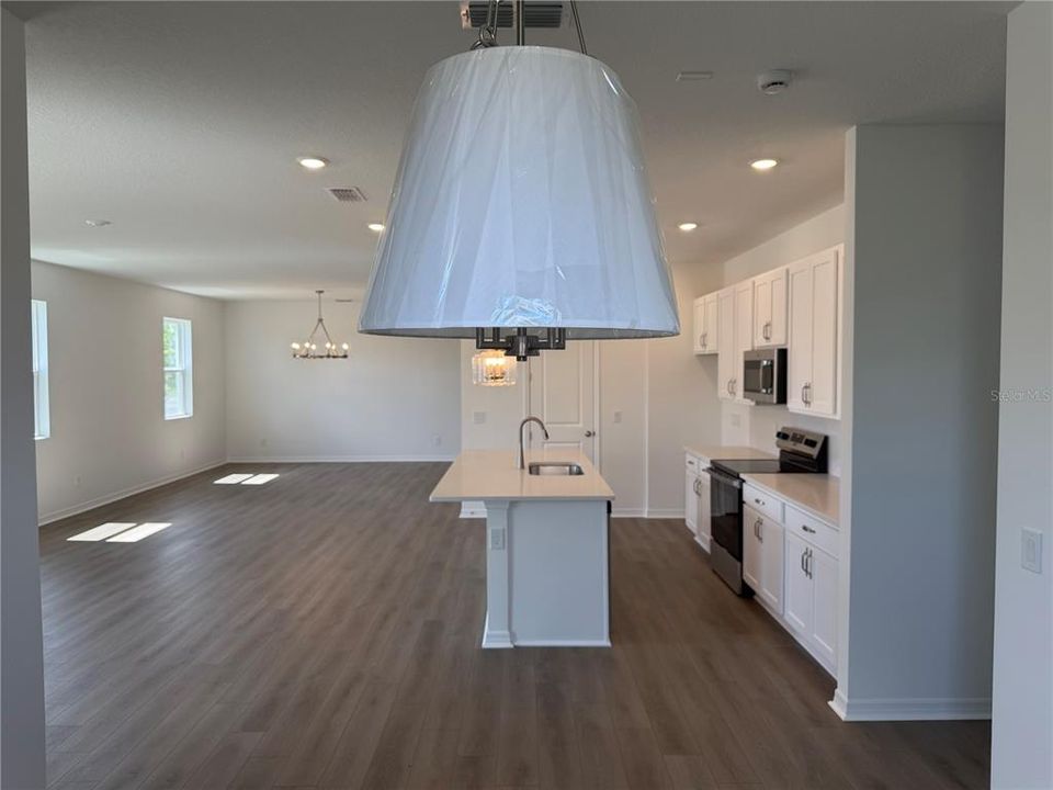 Active With Contract: $2,400 (3 beds, 2 baths, 2226 Square Feet)