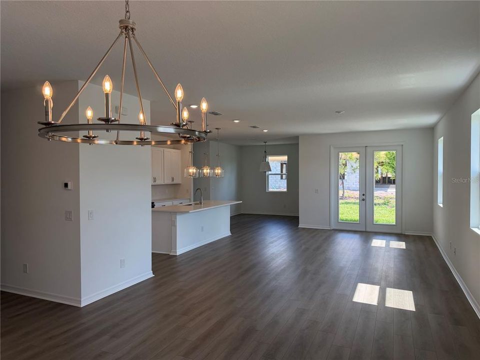 Active With Contract: $2,400 (3 beds, 2 baths, 2226 Square Feet)