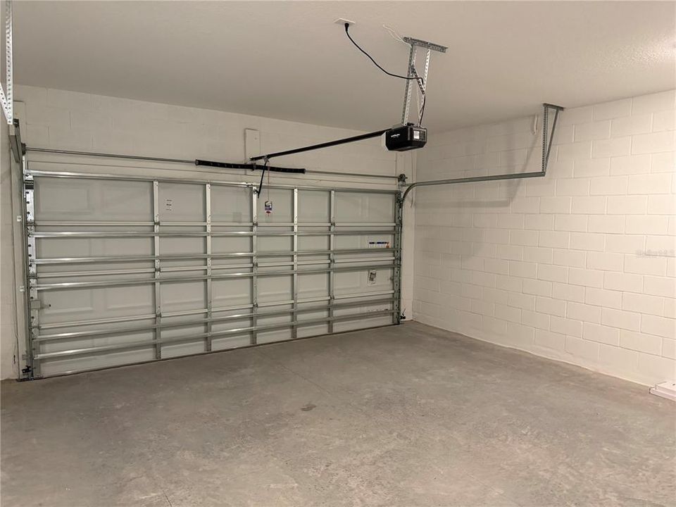 Active With Contract: $2,400 (3 beds, 2 baths, 2226 Square Feet)