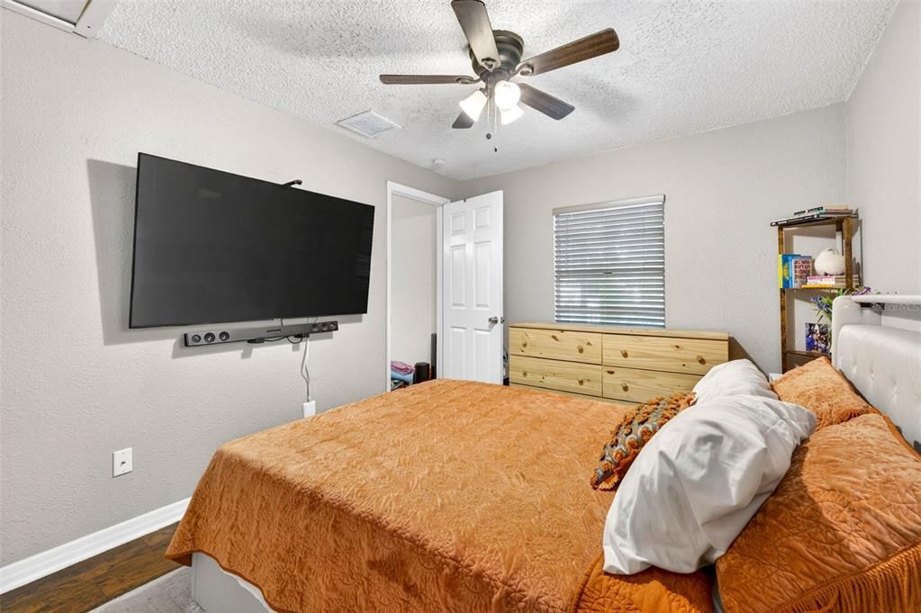 For Sale: $355,000 (3 beds, 2 baths, 1300 Square Feet)